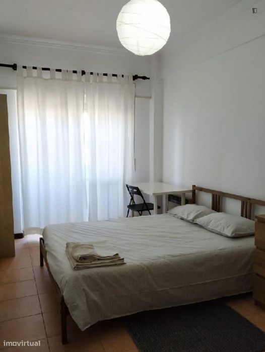 Quarto - localizado em Lumiar Lisbon