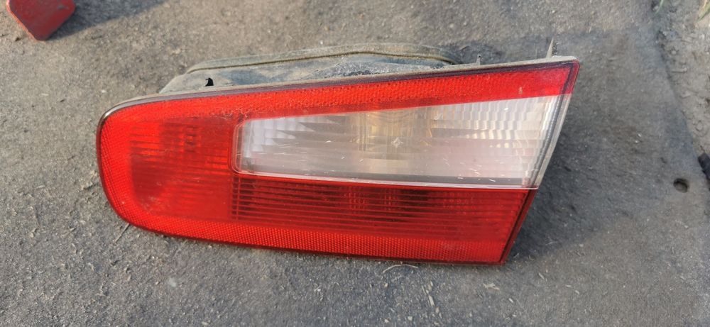 Renault Laguna 2 lampa prawy tyl wewnetrzna w pokrywe hatchback
