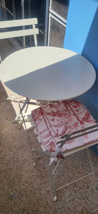 Mesa de jardim/varanda  com 2 cadeiras