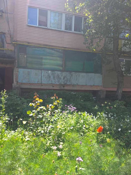 У продажу простора 2-кімнатна квартира в Роздільній.