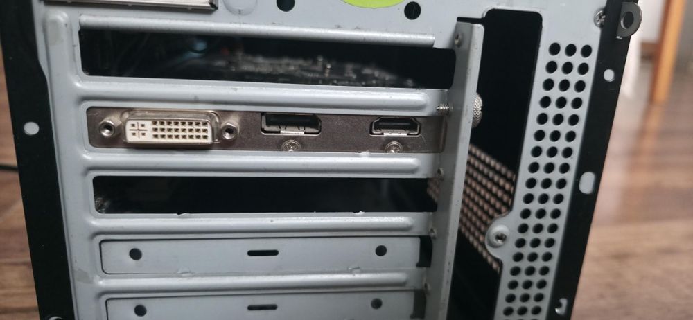 Dzis 300 zł Zestaw komputer stacjonarny monitor DELL (SSD 240GB )Win10