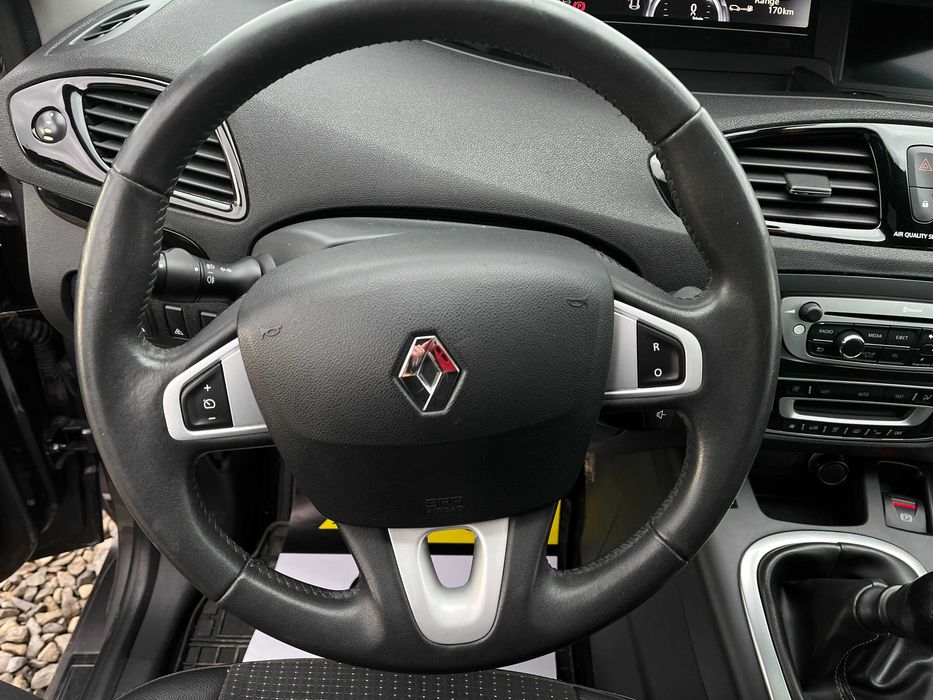 Renault Megane Scenic 2012
