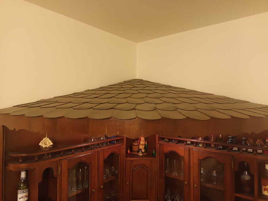 Bar em madeira com bancos