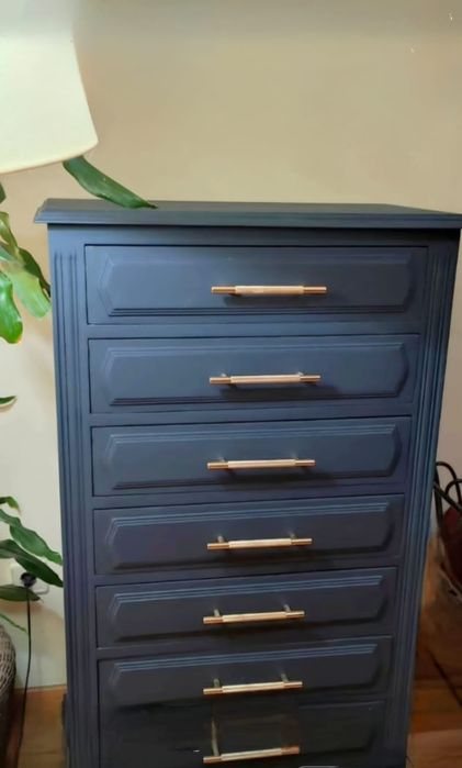 Camiseiro em castanho