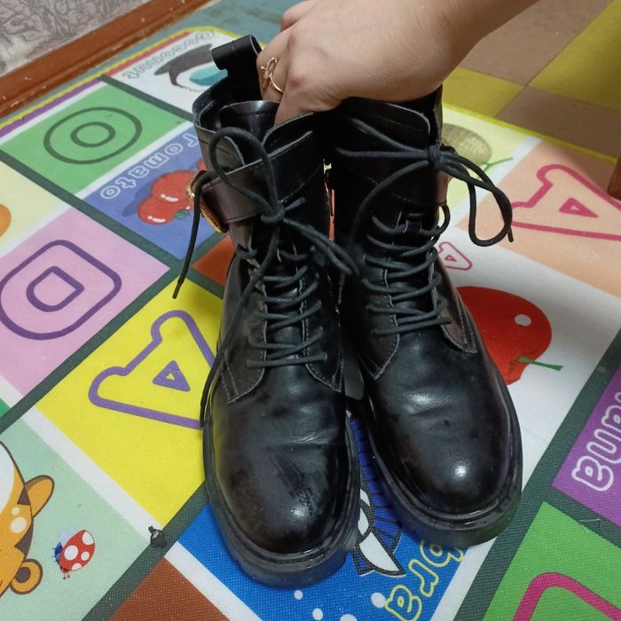 Продаю зимние сапоги