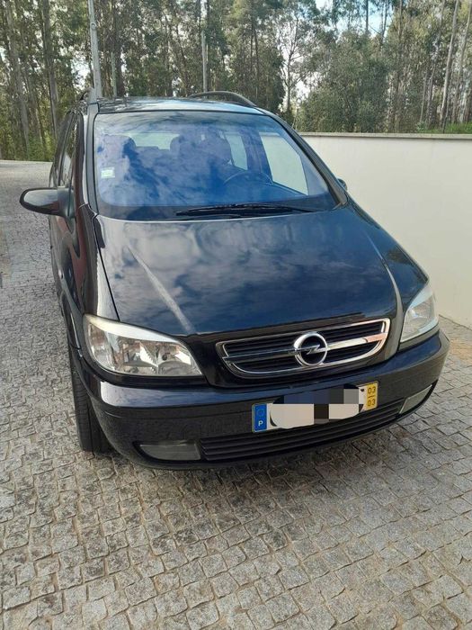 Opel Zafira 2.2 DTI 7 Lugares Nacional