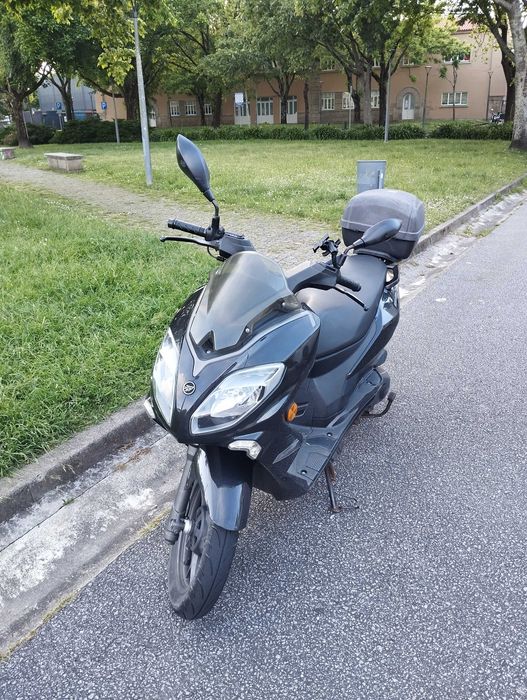 Keeway Cityblade 125 | Ideal para Cidade | Muito Estimada| com capacetes e baú