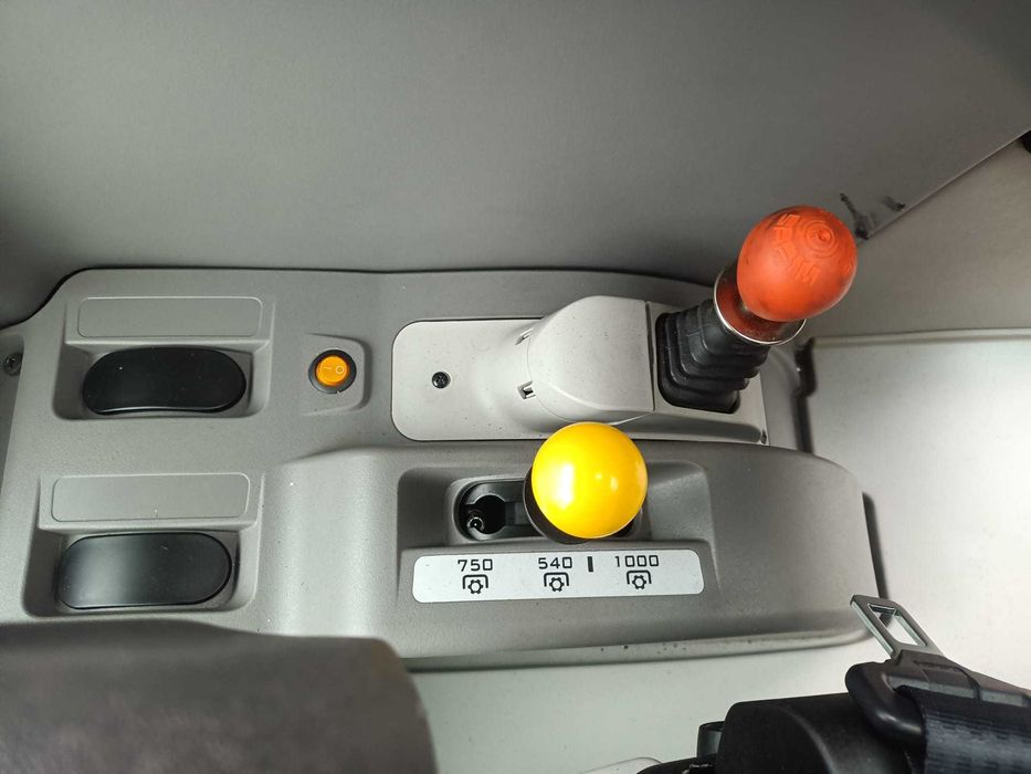 Ciągnik  Rolniczy DEUTHZ-FAHR 6125C TTV