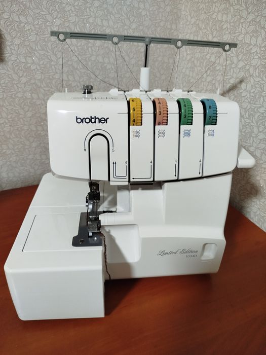 Продам оверлок 4 ниточний побутовий Brother