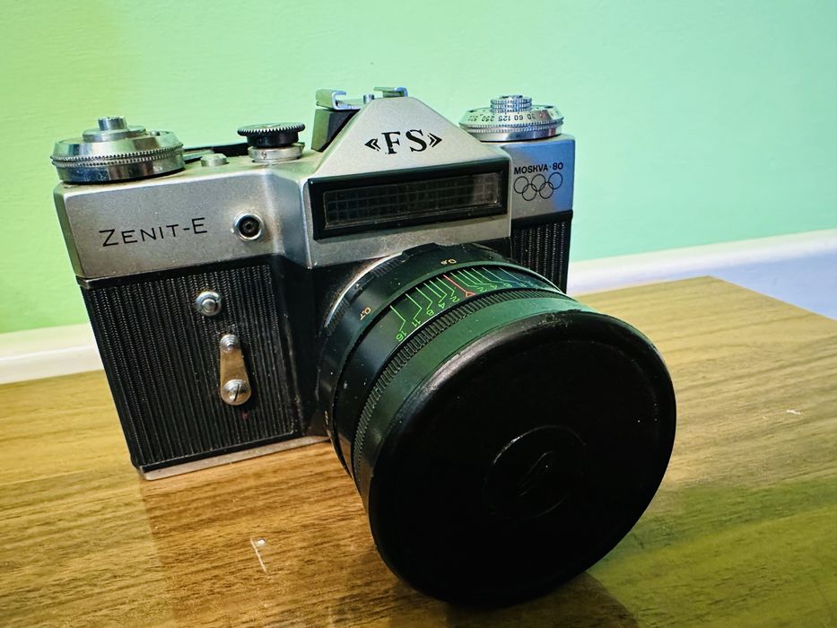 Фотоаппарат Зенит Е в кожаном футляре