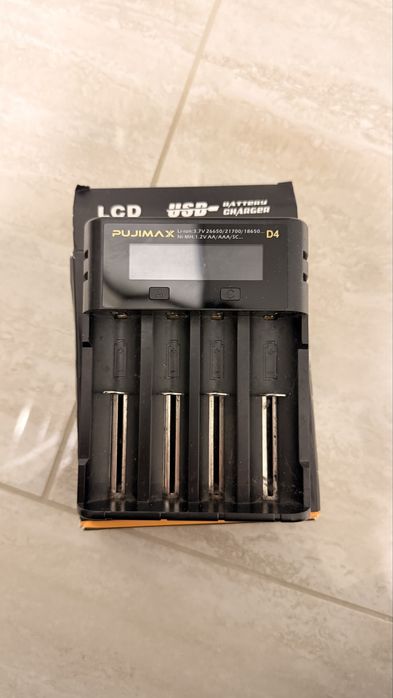 зарядний пристрій PUJIMAX D4 LCD на 4 слоти для 18650 (Li-ion/Ni-MH)