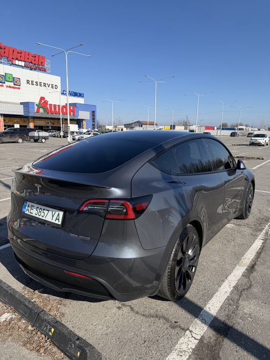 Tesla model Y Performance