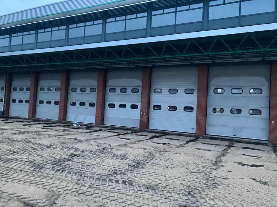 Brama bramy segmentowe 3,5m szeroka 3,5 m wysoka przeszklone elektrycz