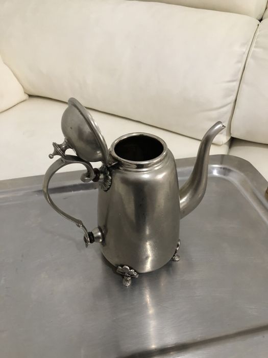 Bule Vintage em casquinha e tabuleiro em inox
