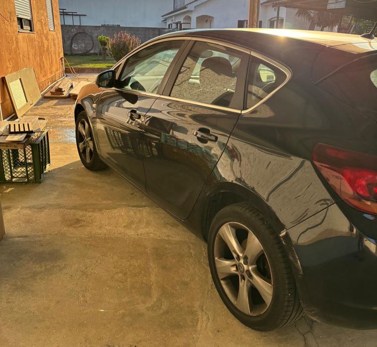 Opel Astra J 1.4 gasolina ano 2011 para peças todo o Material disponível Enviamos para todo o País e Ilhas