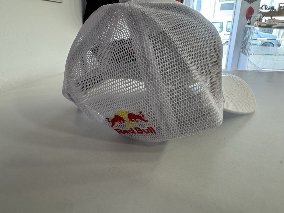 Boné Red Bull bordado
