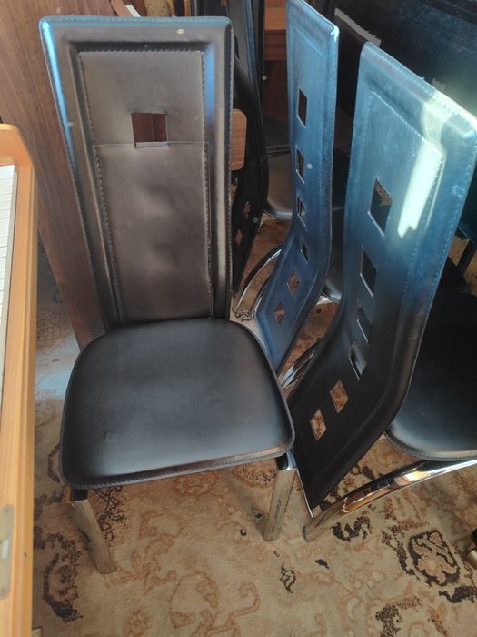 krzesła 6 sztuk za paczkę kawy i czekoladę