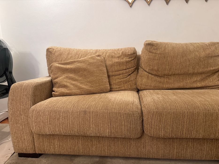 Sofá grande confortável