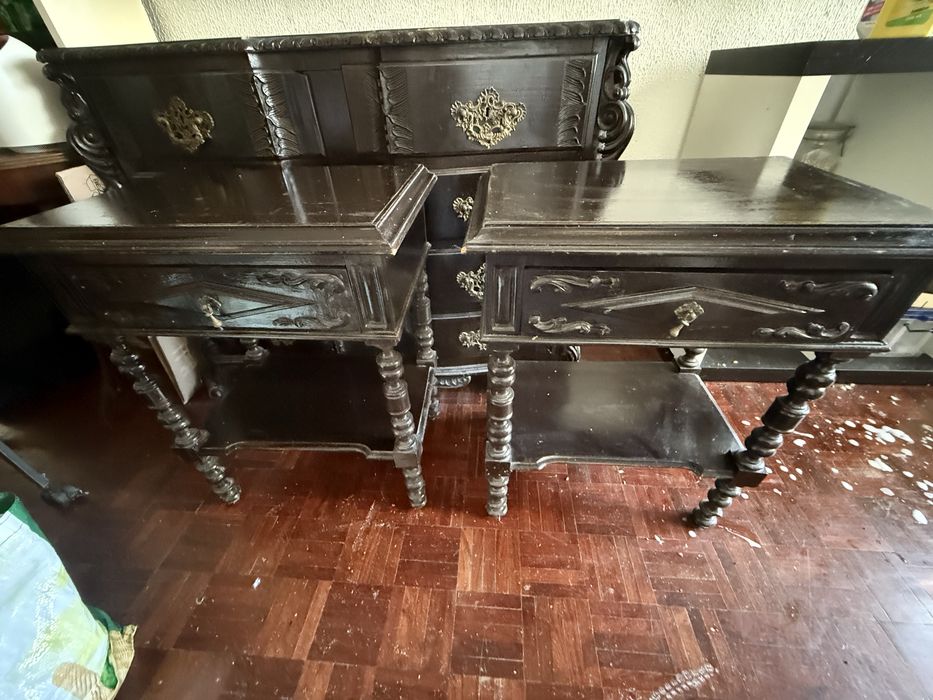 Cómoda e mesas de cabeceir antiga em madeira maciça – excelente estado