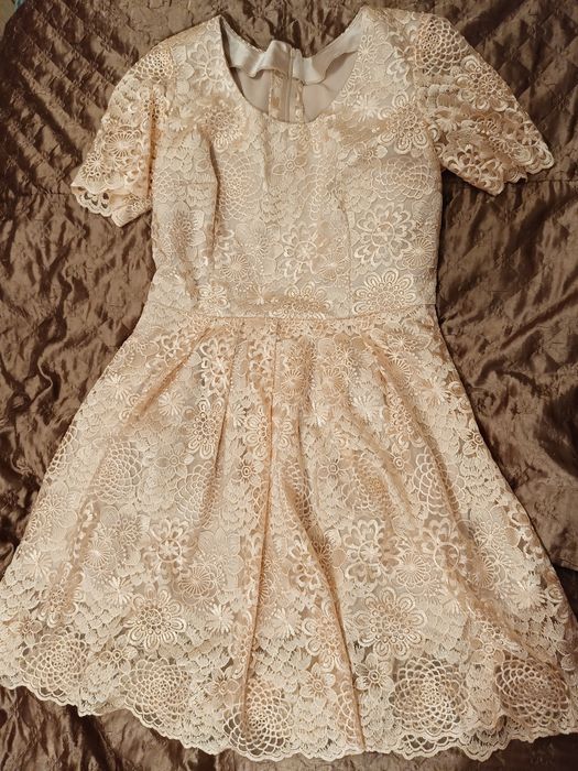 Koronkowa sukienka elegancka