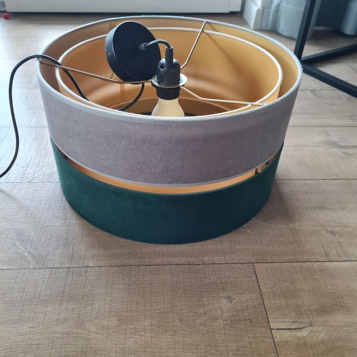 Przytulna wisząca lampa