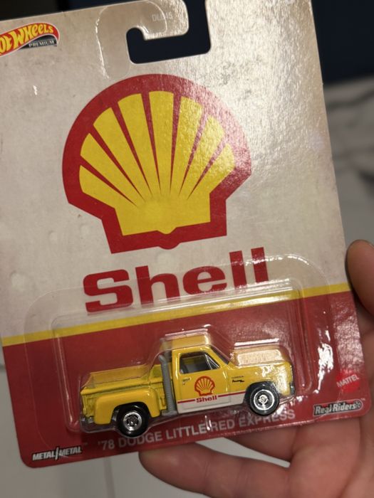 Hot Wheels Premium Shell ’78 Dodge Little Red Express Real Riders Oil