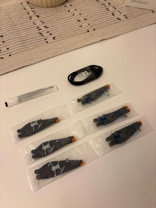 DJI Mini 4 Pro Fly More Combo com seguro