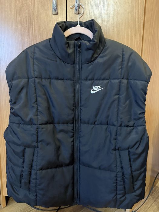 Жилетка чорна Nike