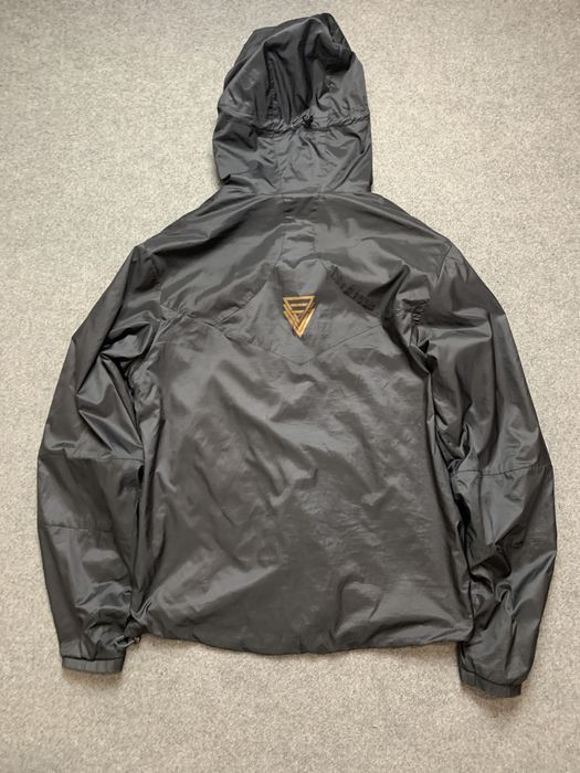 Утеплена вітровка Helly Hansen odin