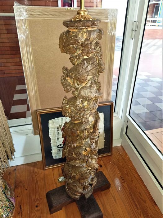 Candeeiro Pé Madeira Talhada