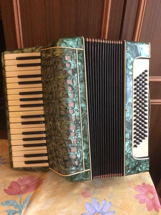 Sprzedam akordeon 80 basowy (trzy chórowy). Po strojeniu i renowacji.