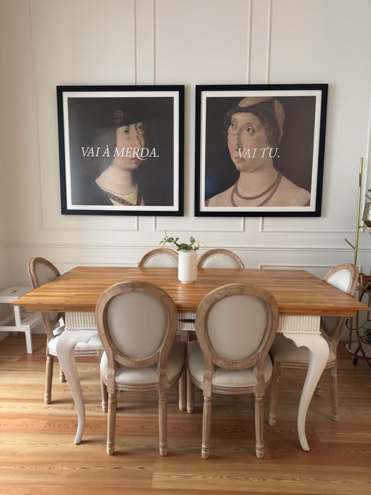 Mesa de madeira branca