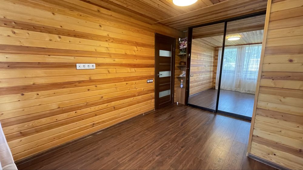 Продається будинок в мальовничій місцевості.Басейн.Сауна.Річка.