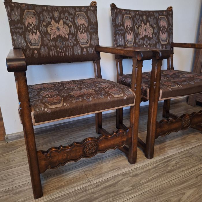 Dwa krzesła fotelowe drewniane dębowe z oparciami