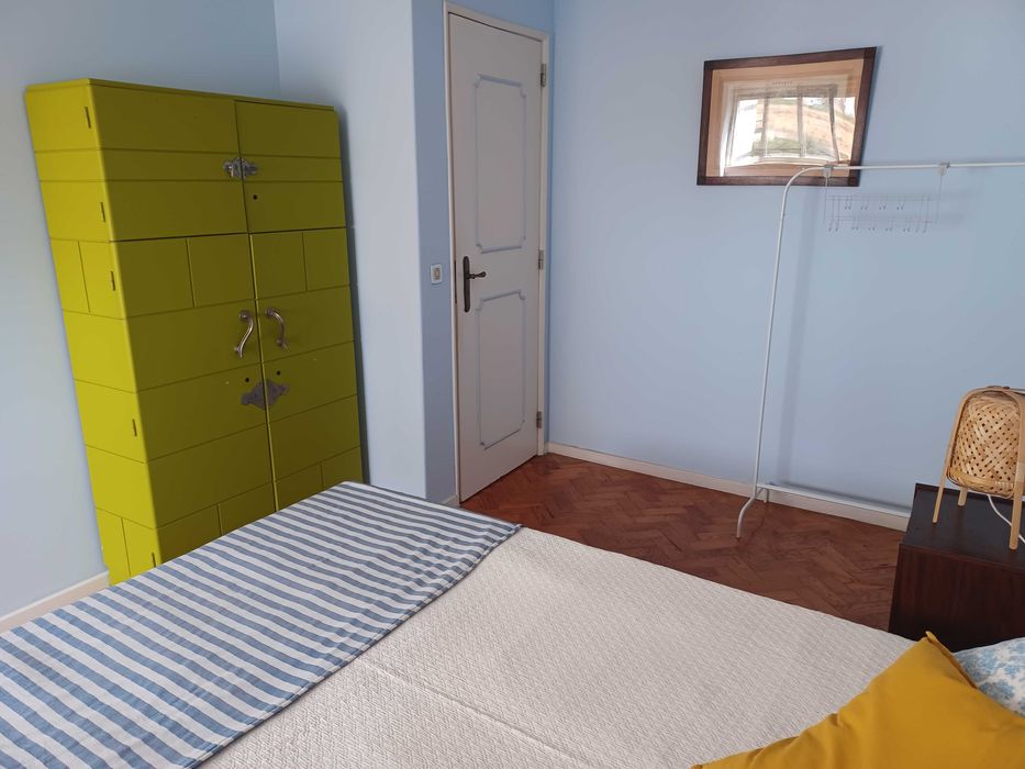 quarto espaçoso e luminoso com vista de mar