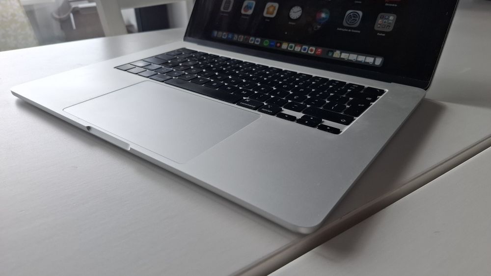 MacBook Air M2 15" 16GB RAM 256GB SSD Fatura Nov 2023 oferta teclado