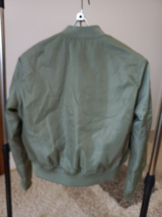 Куртка жіноча  .