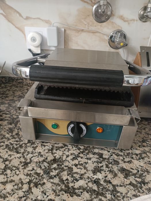 Grelhador / Prensa Elétrica Profissional (Sanduíches, Paninis, Carnes)