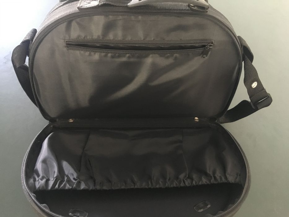 Mala de viagem de apoio ao bebé com muda fraldas