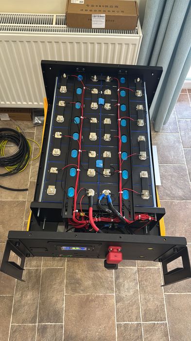 Встановлення інверторів та сонячний панелей