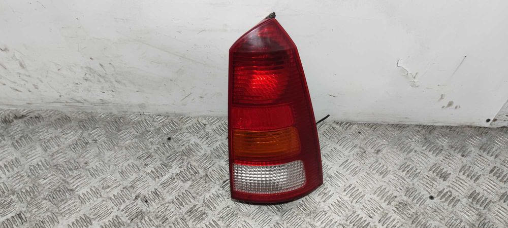 Ford Focus Mk1 Kombi Lampa Prawa Tylna Prawy Tył PT
