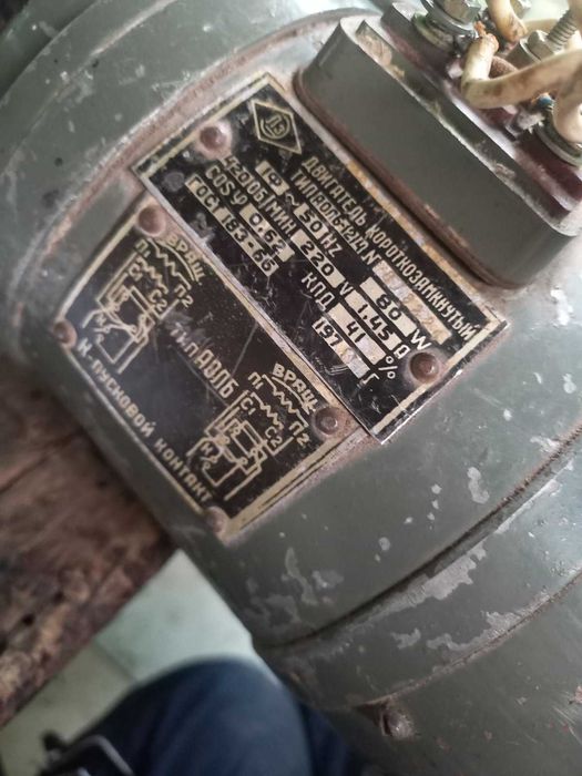 привід для відкатних воріт