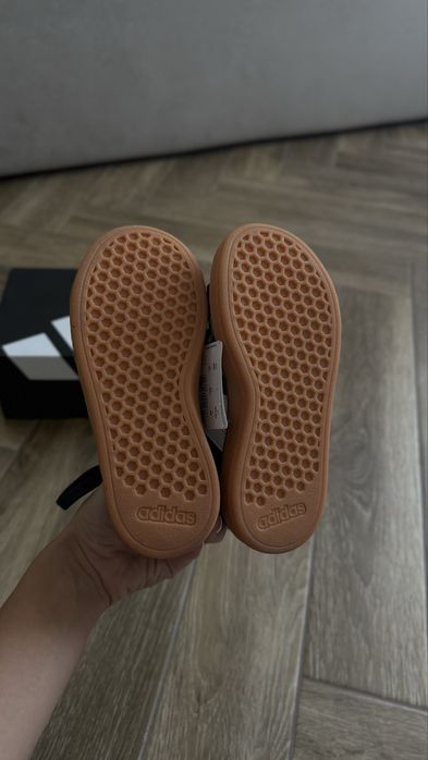 Кроссовки adidas 28