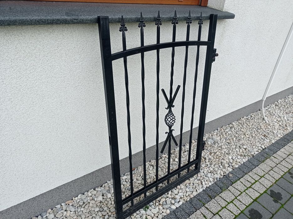 Furtka wejściowa kuta .Solidna i cieżka bdb stan