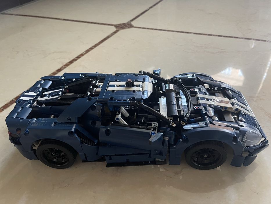 Конструктор LEGO Technic Ford GT