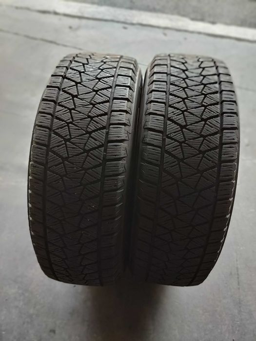 2шт R17 225 65 шини зимові Bridgestone Blizzak DM-V2 як нові 10+мм