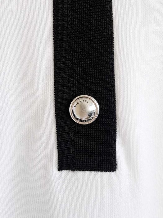 Vestido Branco de Malha Plissada com Gola Preta > Michael Kors