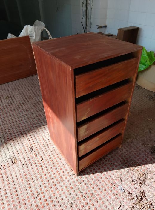 Móvel de 5 gavetas (para arrecadações)