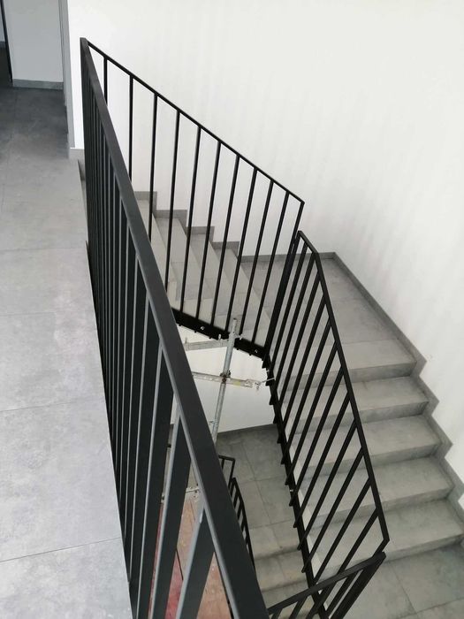 Balustrady ogrodzenia zadaszenia pergole konstrukcje ogrody zimowe