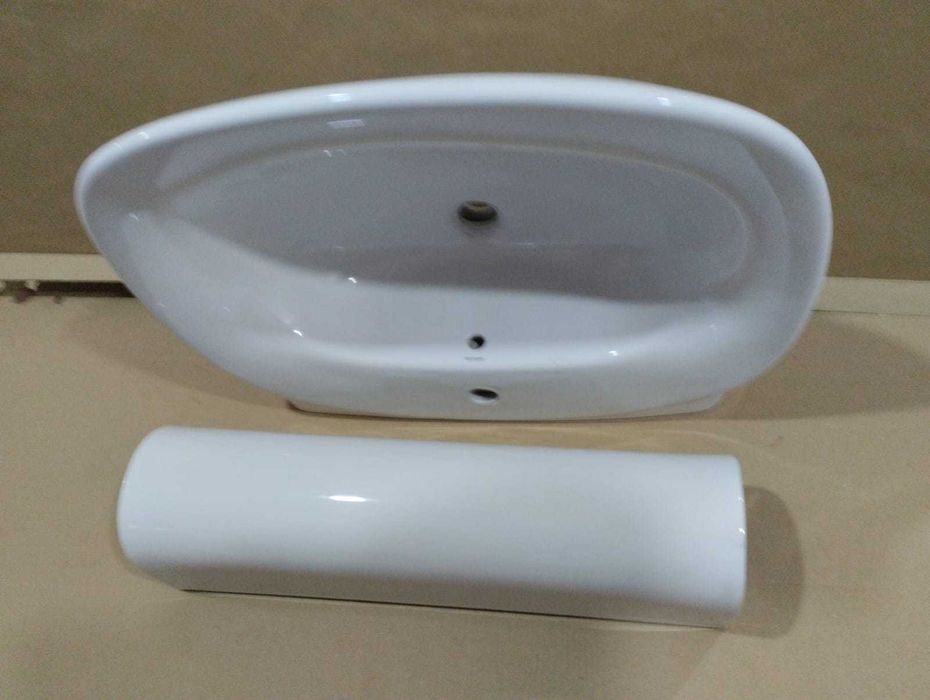 Lavatório em Porcelana com Pé ( Bellavista ). Dimensões nas fotos.